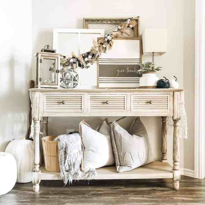 Farmhouse entry table decor