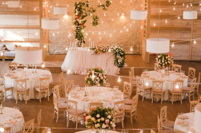 Gold table decor wedding