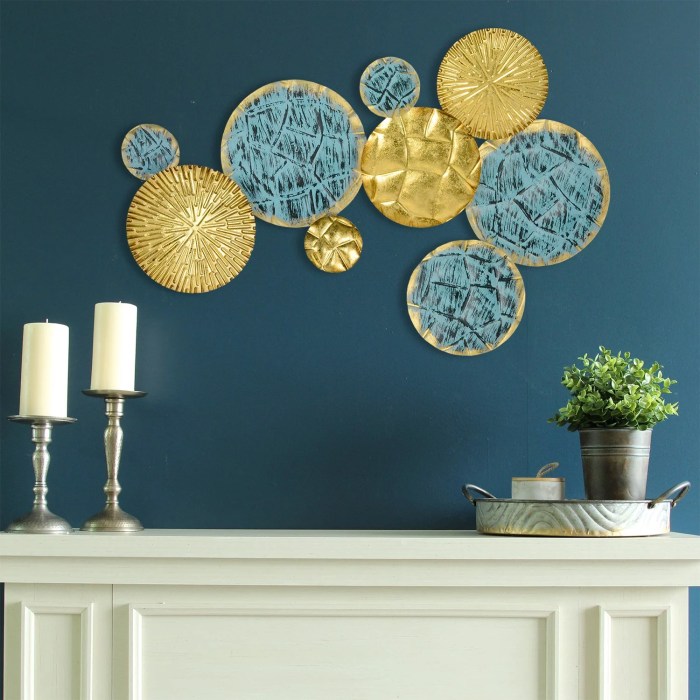 Wall of plates decor