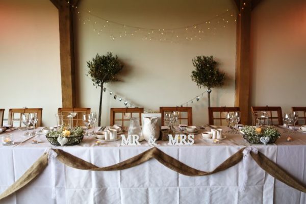 Simple head table decor