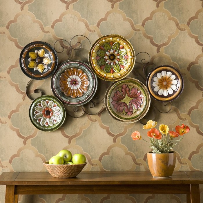 Wall of plates decor