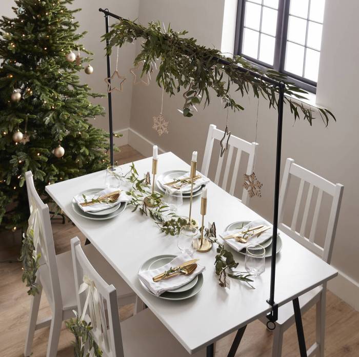 Simple christmas table decor ideas